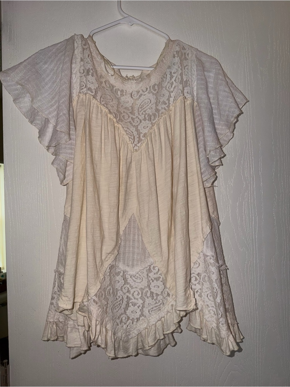 Oli & Hali Cream Lace-Panel Flutter Sleeve Blouse
